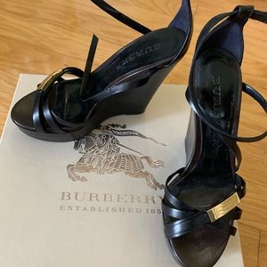 🌷Burberry Wedges🌷